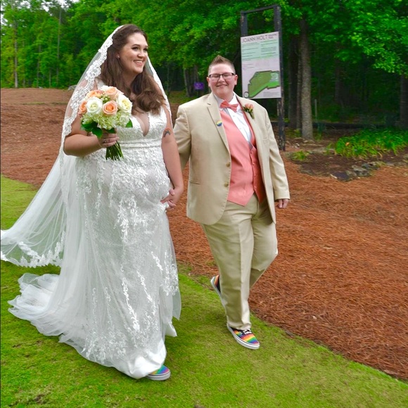 Meet Me - Elle 🖤 - Picture 9 of 14